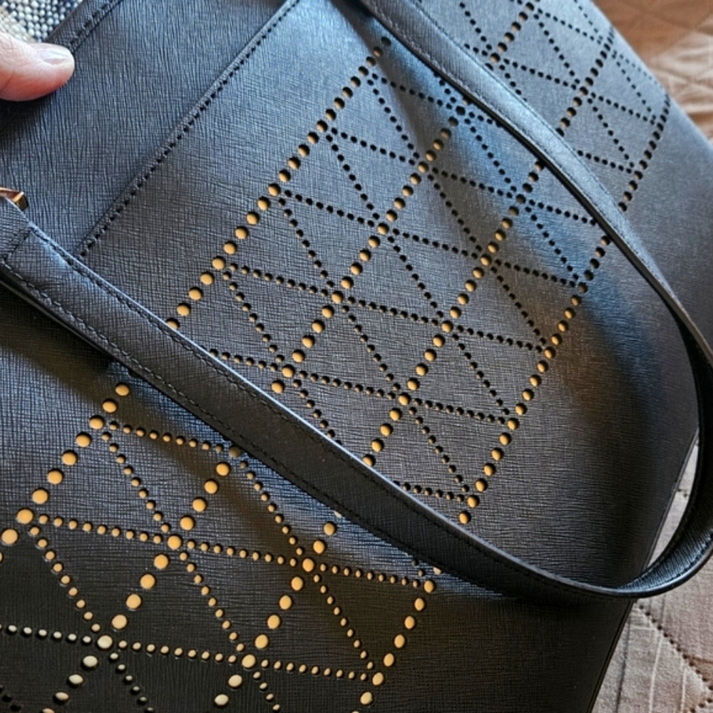 Michael Kors Bag, Wallet AND Cosmetic Bag! - Picture 5 of 13